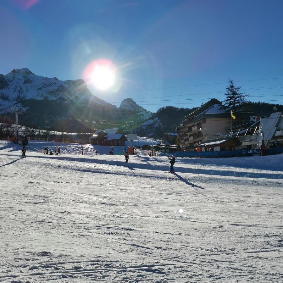 Appartement Pied Des Pistes Super Sauze Enchastrayes Exteriör bild